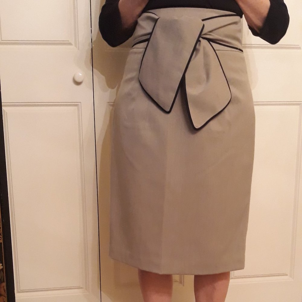 gray pencil skirt  Worthington, size 4